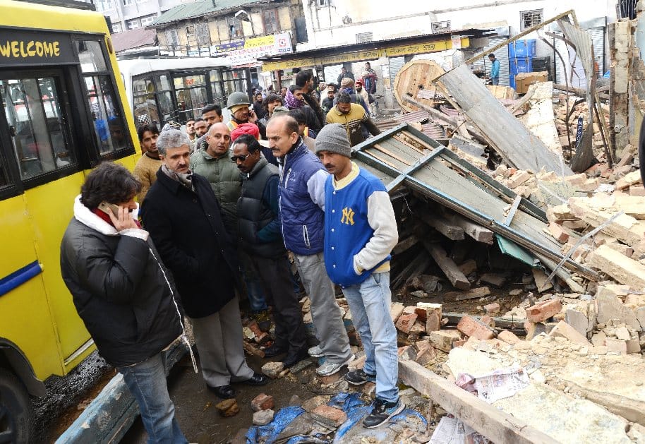 4 Person Injured As Wall Collapse at Shimla Local Busstand.