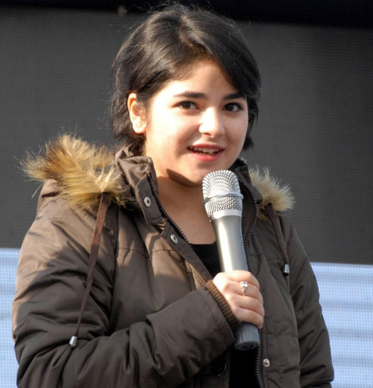 Aamir supports his 'Dangal' daughter Zaira Waseem