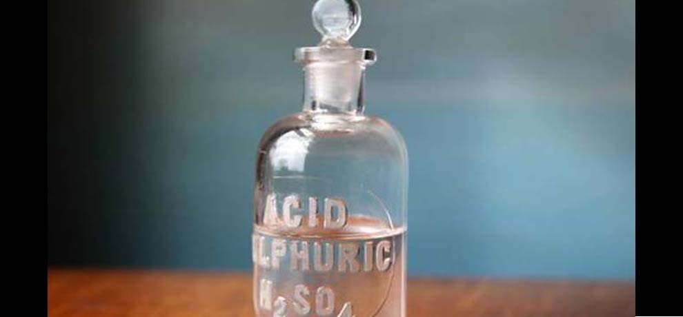 The young man drank acid in mental stress