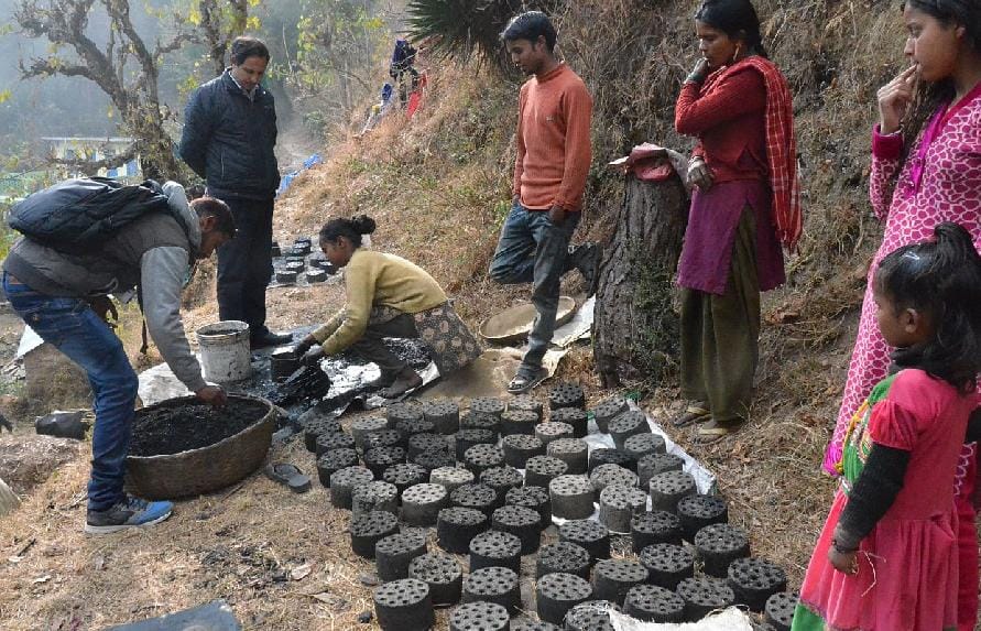 Family plans to build 40 coal-related Pirul