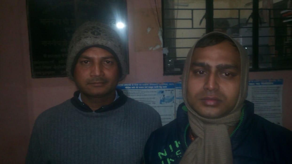 Accountant-half lakh looted