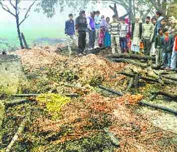 three houses burn to the fire