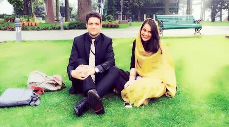 ias topper tina dabi and second topper athar aamir amazing romantic love story