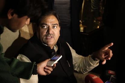 inld leader abhay chautala said, chaudhary devi lal told us that don't believe on rss mistakely