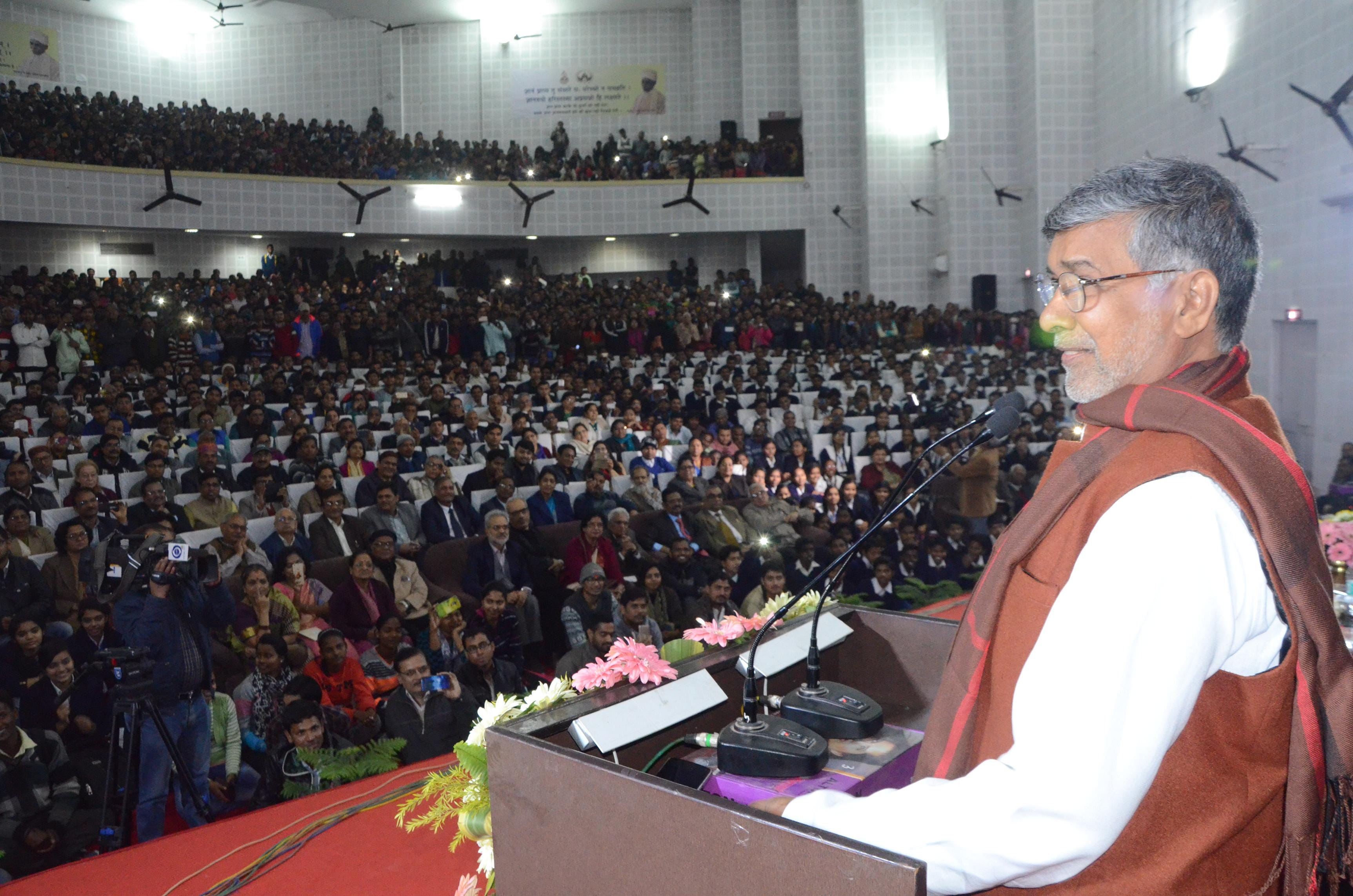 kailash satyarthi lecture at kashi hindu university