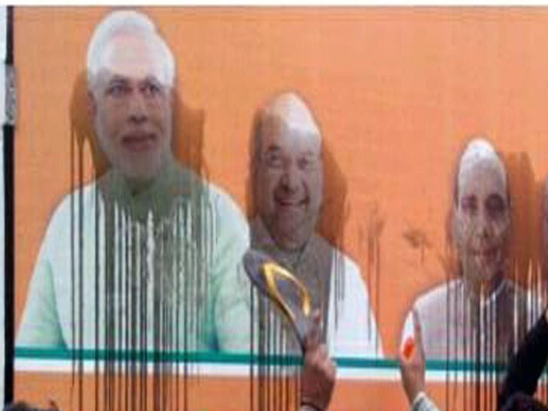 maananeeyon ke chitr par kaalikh potane vaalon par kes darj