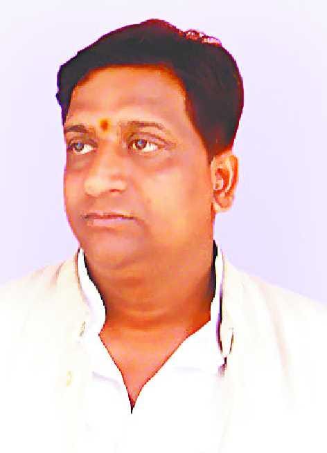 Rajiv then rushed to the ticket Lucknow