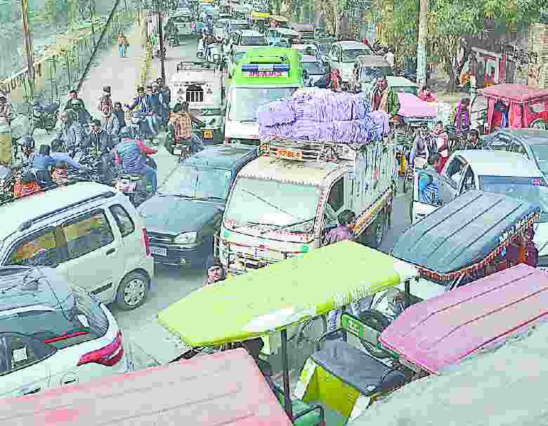 route diversion se pareshaan log