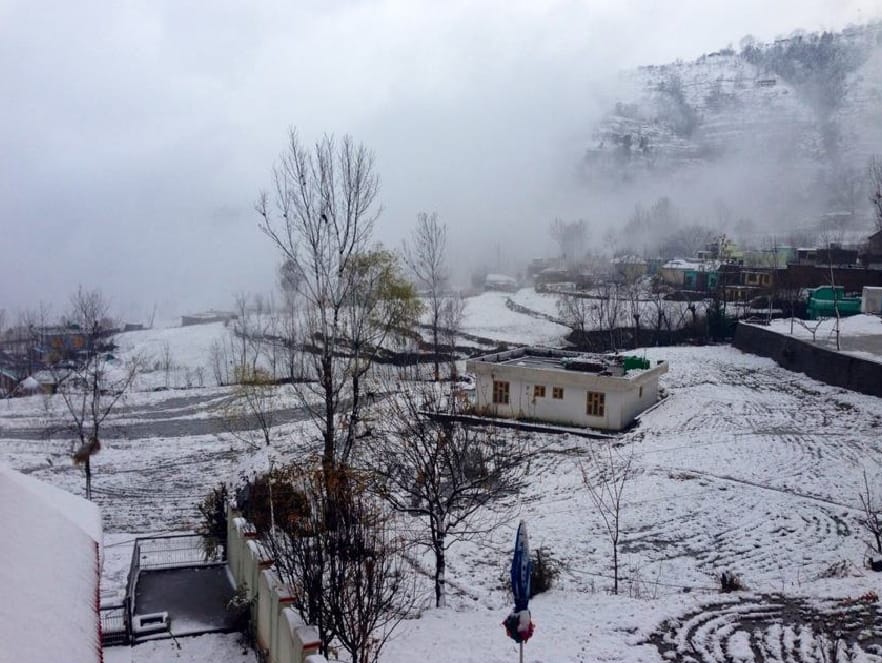 snowfall in kashmir, highway closed