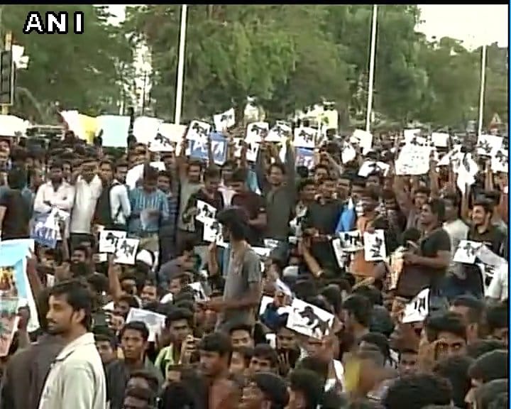 tamilnadu farmers withdrew the movement temporarily