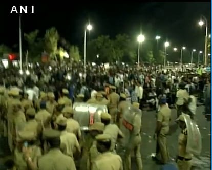 protest in tamilnadu for jallikattu