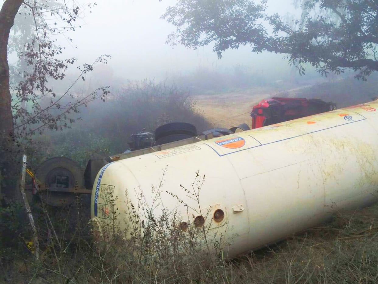 LPG tanker overturned on the highway, driver injured