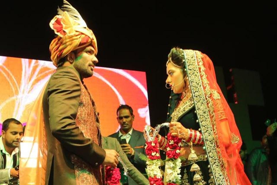 unique marriage of olympian wrestler yogeshwar dutt without dowry, engagement in one rupee only