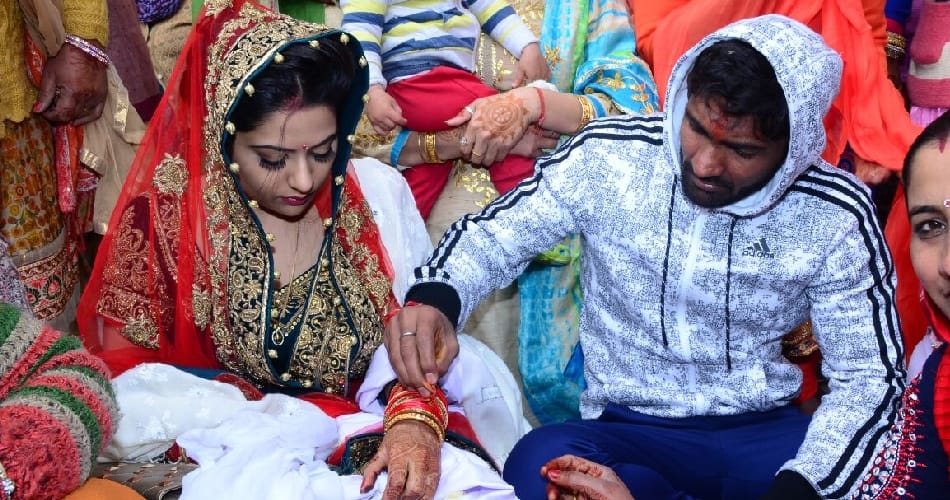 valentines day 2018, love story of olympian wrestler yogeshwar dutt