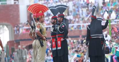 Amazing visuals of wagah border retreat ceremony, Indians and pakistanis come together here everyday