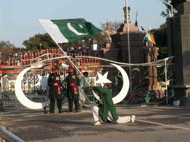 Indian passengers returned from Pakistan told truth of Pakistan