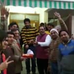 युवराज सिंह के घर पर प्रशंसक