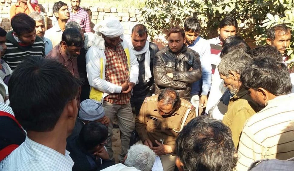 dahej mein car na milane par sasuraaliyon ne yuvti ko jinda jalaaya