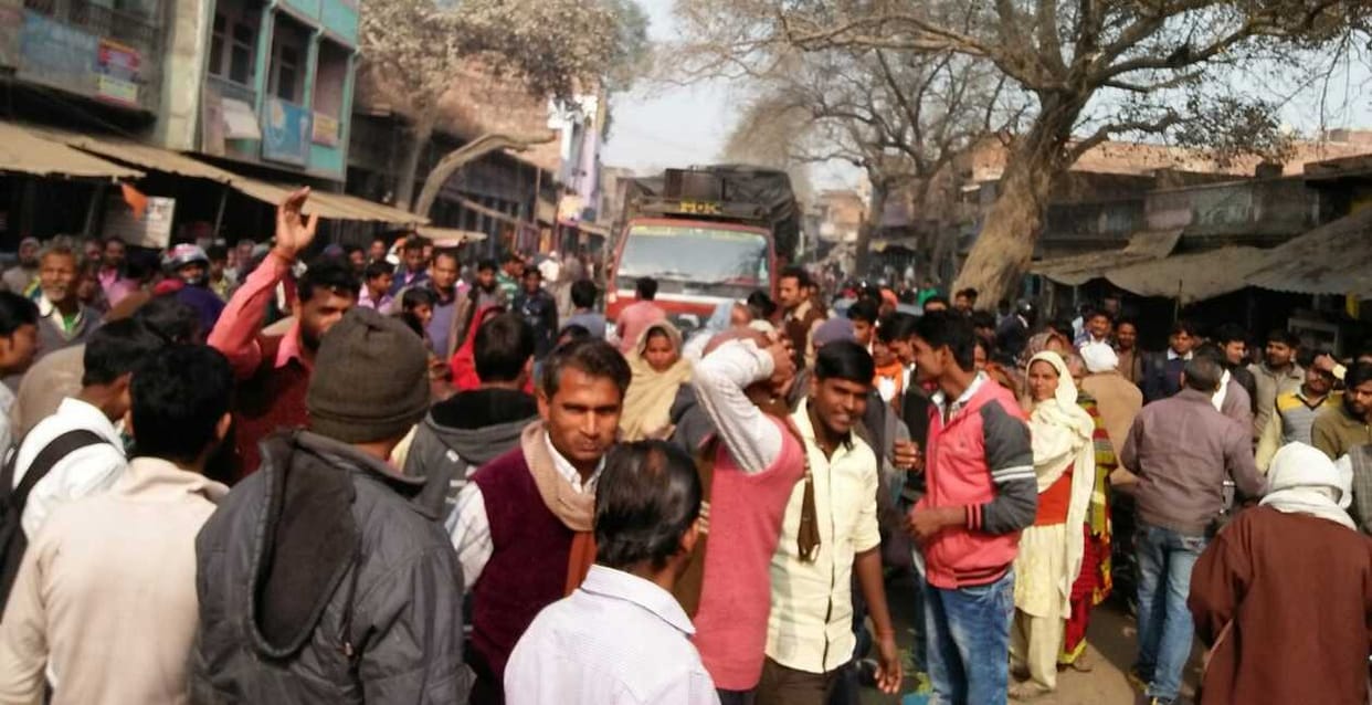 Blocked roads on payment of bank