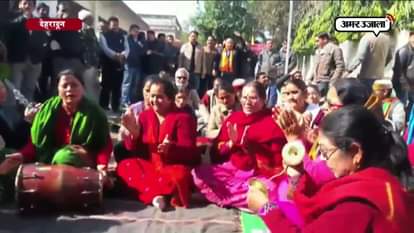 BJP workers hymn for protest after not getting ticket 