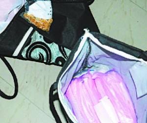 Checking car found 15 million gold-silver