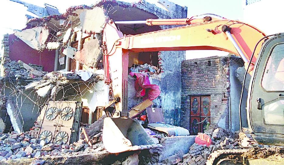 Family slept, authorities broke Houses