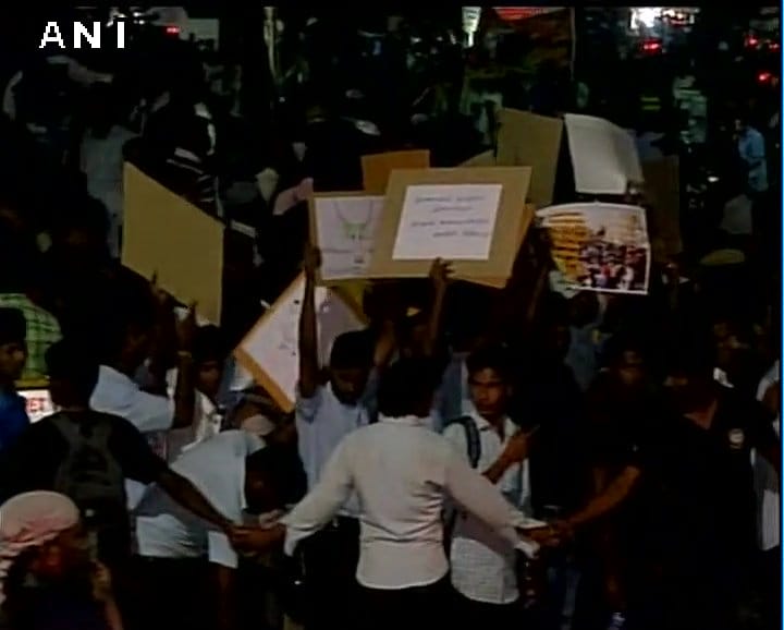protest in tamilnadu for jallikattu
