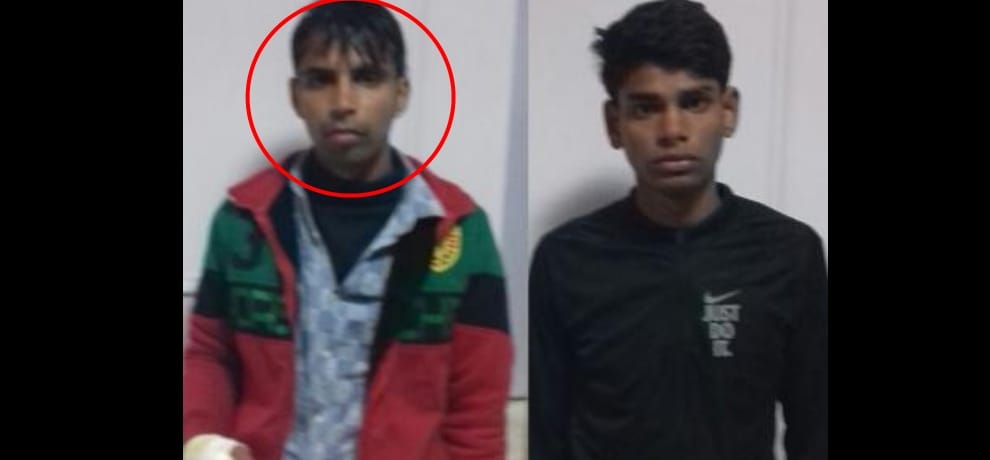 one sided lover stabs girl 12 times, she is serious in safdarjung hospital