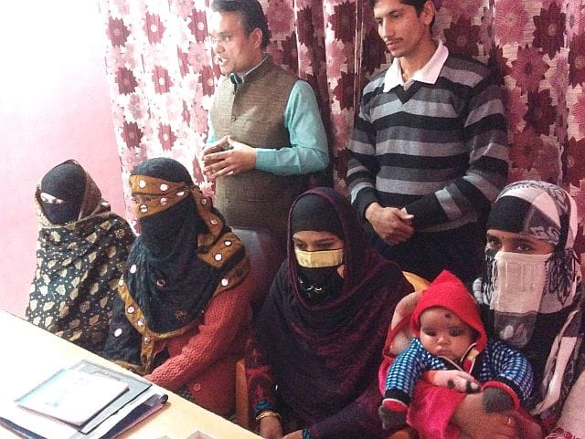Hlala and three against divorce and walked the three Muslim women
