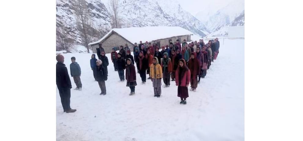 Mercury dips to minus 12 degree, full presence of students in govt schools of lahaul-spiti