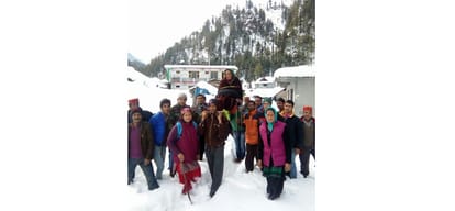 Mercury dips to minus 12 degree, full presence of students in govt schools of lahaul-spiti
