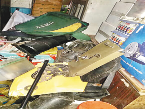 Breaking store seven thousand theft