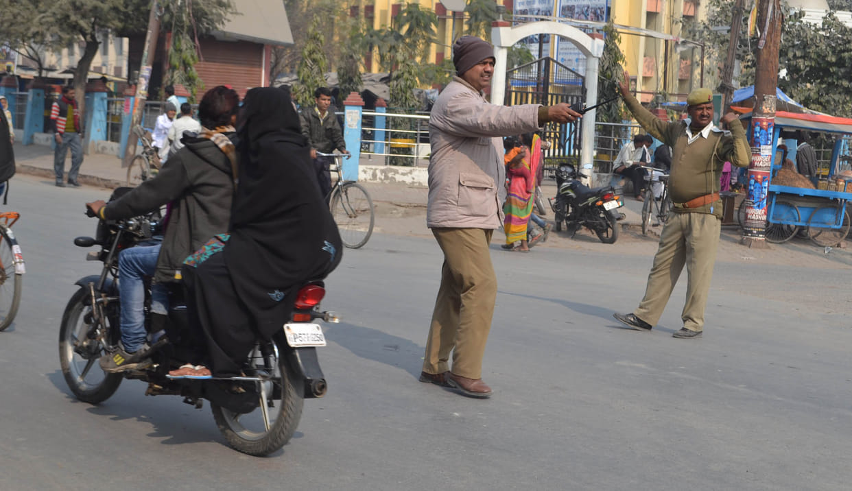 Only two constable hold traffic order in district
