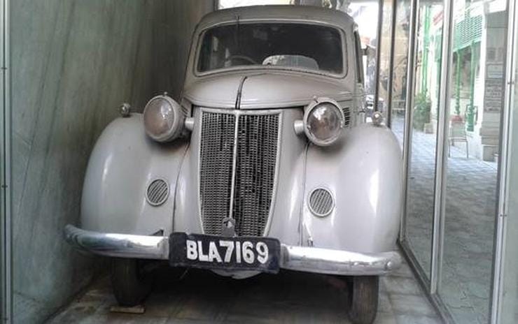 Pranab Mukharjee unveiled Neta Ji's Great Escape Car
