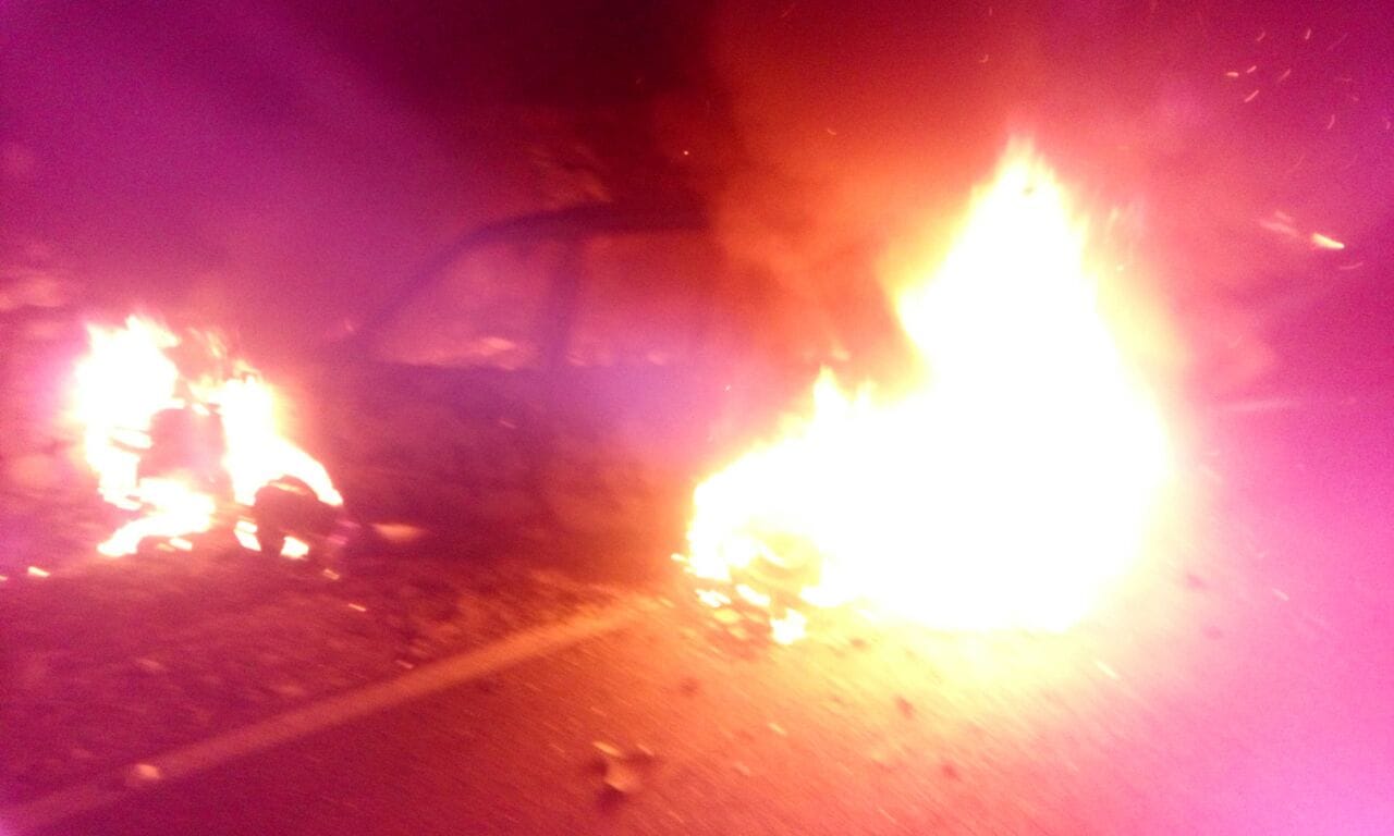 car burn after accident, two died.