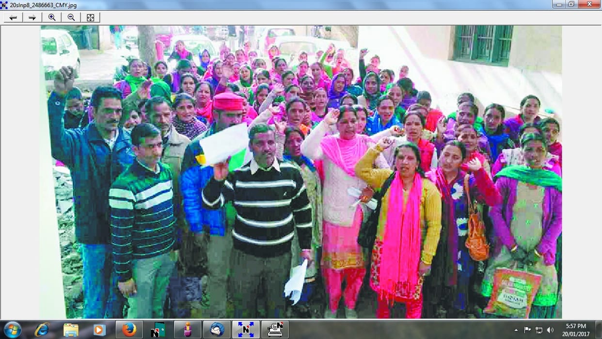 Mid meal workers demand a six thousant salary