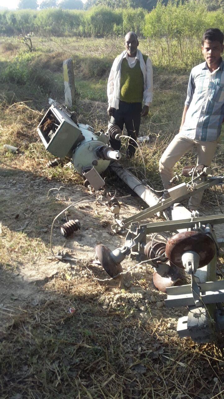  200 villages without electricity due to uncontrolled truck in Azamgarh