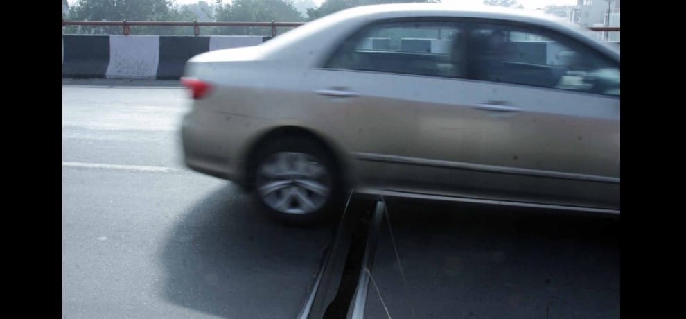 crack broadens in lajpat nagar flyover, pwd says its because of winters