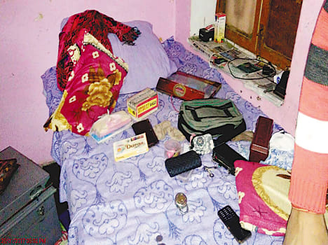 Child hostage at home robbery