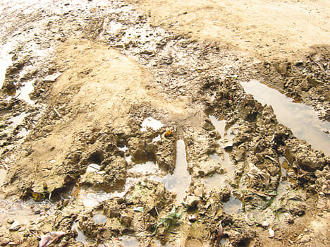 Streets flowing water leakage from the pipeline