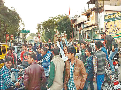 raghuraj supporter protest agianst ticket cancelilation