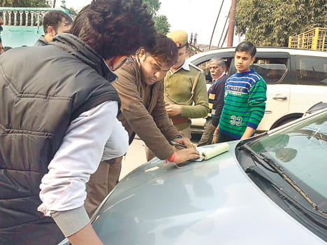 Police accused Pankaj camp office in the middle of the police interrogation of the victim and the SP