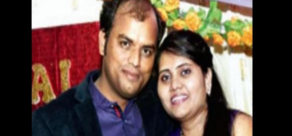 husband kills his wife for using facebook 