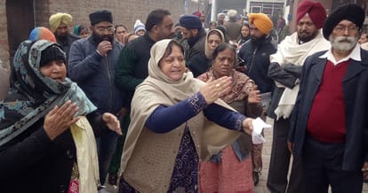 child in the womb of the woman's death, the family members protest