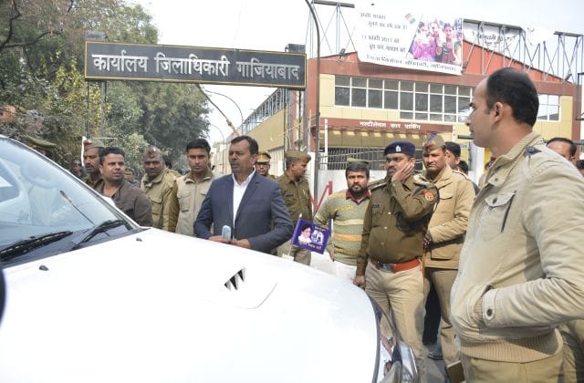 Checking car at ... CO -MLA Hot Talk