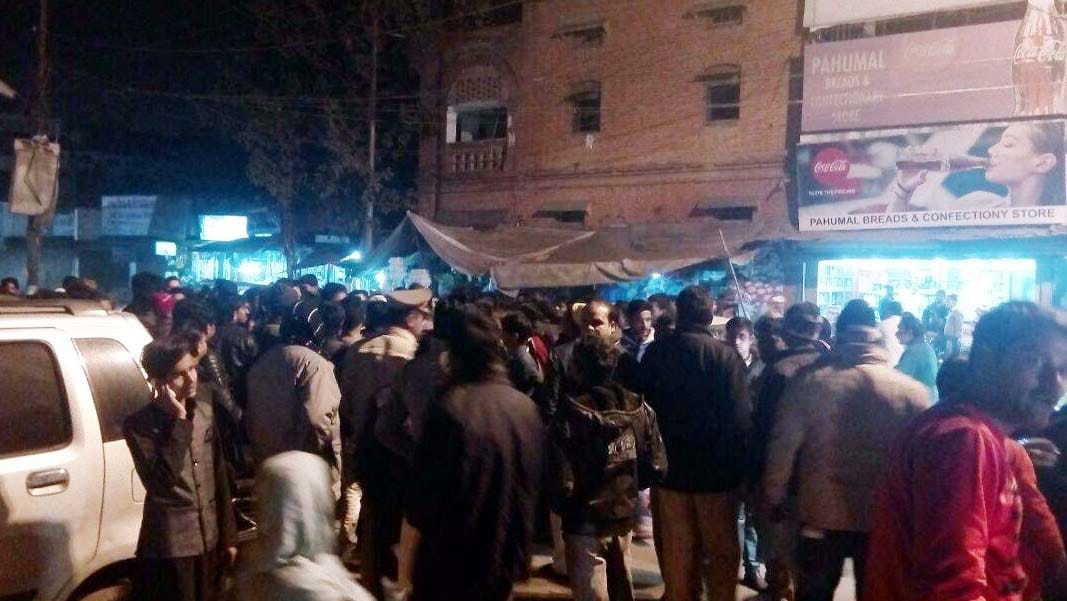 against police checking in Kanpur fiercely commotion