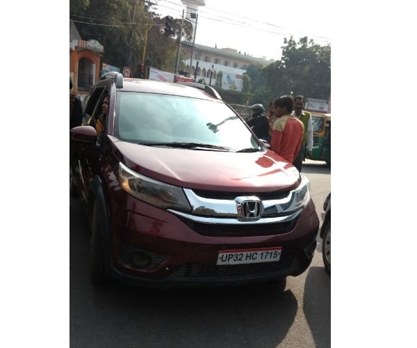 SP MLA anoop sanda wife created ruckus in Lucknow.