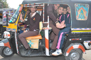 Full of holes at the school vehicle, 40 invoices