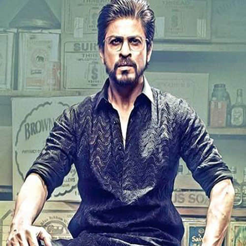 shahrukh's fan gift him a pair of shoes