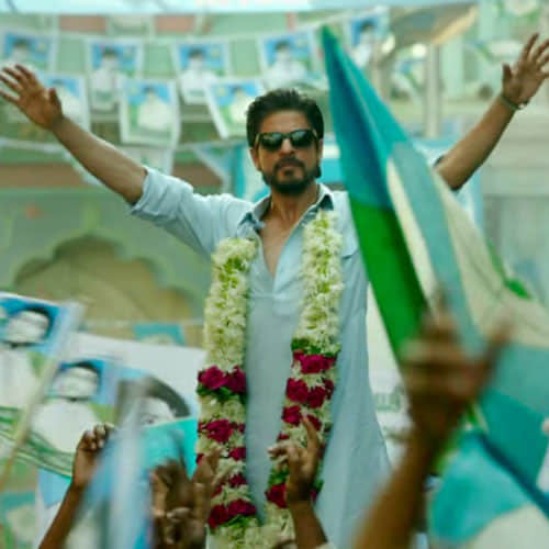 shahrukh's fan gift him a pair of shoes